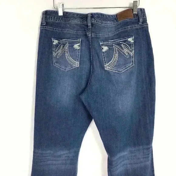 Maurices Jeans Women 15 16 Blue Bootcut Medium Wash Embroidered Pockets Stretch - Picture 1 of 7